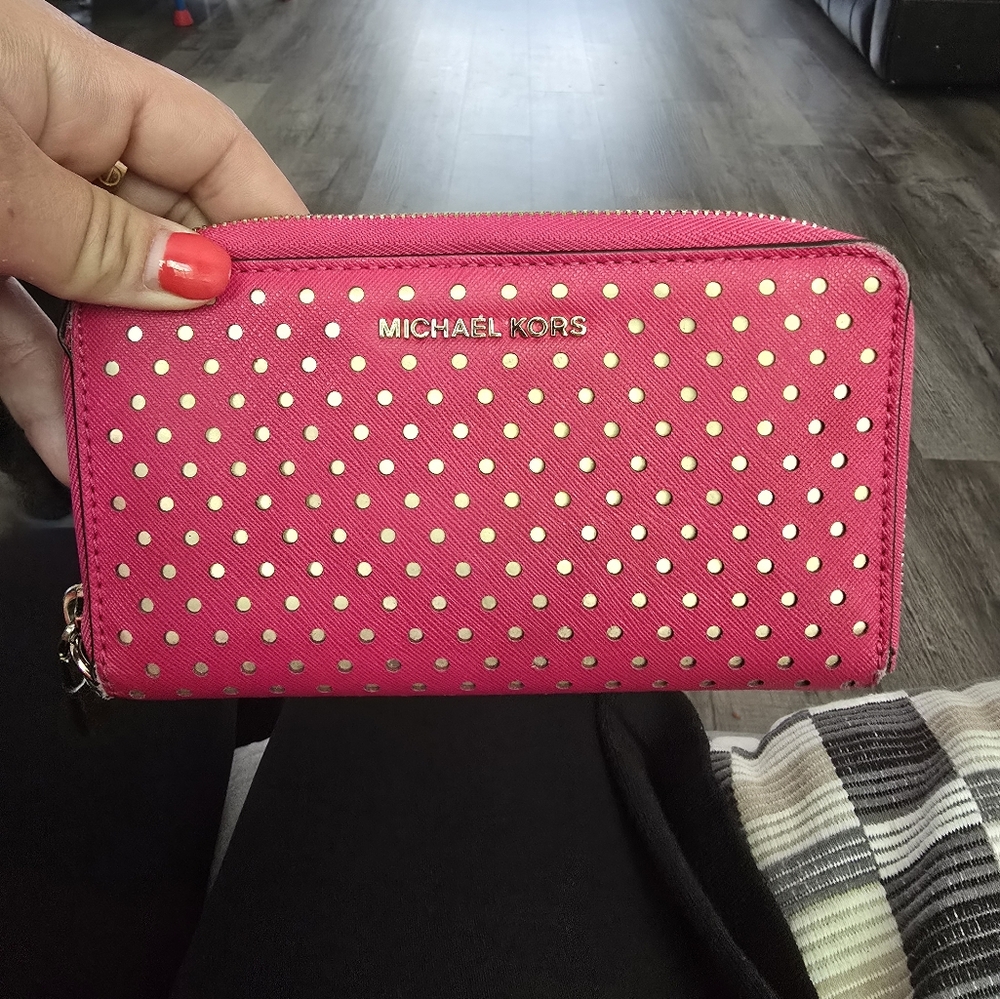 Michael Kors Zippy Wallet